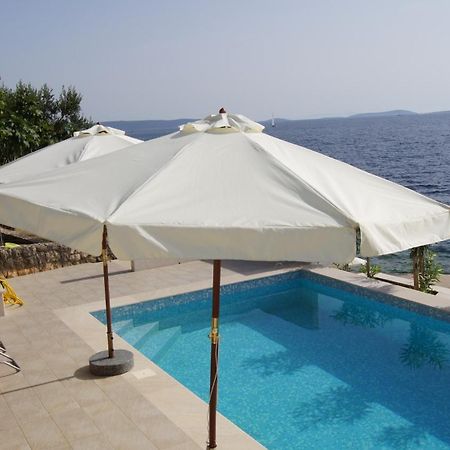 Apartments Niana With Heated Seawater Swimingpool Donji Okrug  Exteriér fotografie
