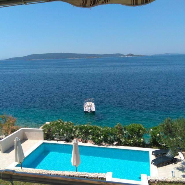 Apartments Niana With Heated Seawater Swimingpool Donji Okrug  Exteriér fotografie